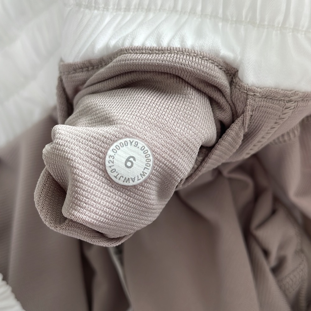 NWT Lululemon Hotty Hot High-Rise Short 4" Lined White Size 6 - Picture 6 of 12